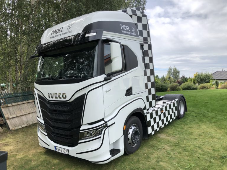 oklejona ciężarówka